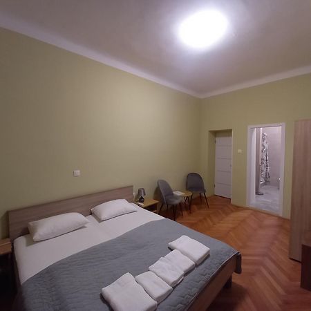 Oskar Amphitheater Apartments And Rooms With Free Parking Pula Quarto foto