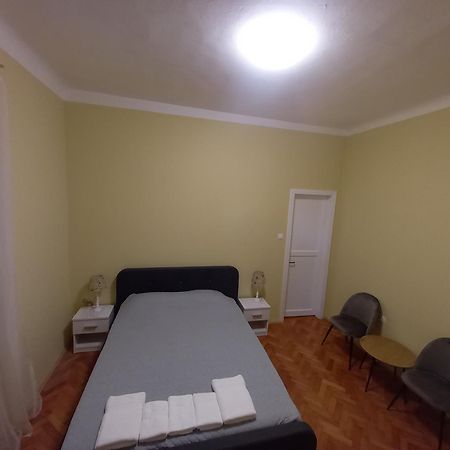 Oskar Amphitheater Apartments And Rooms With Free Parking Pula Quarto foto