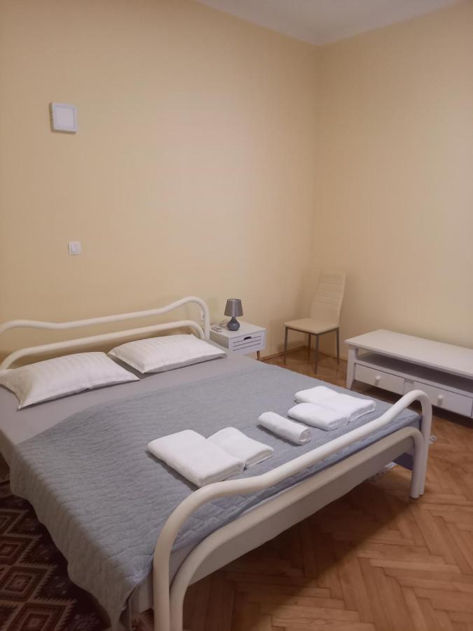 Oskar Amphitheater Apartments And Rooms With Free Parking Pula Quarto foto